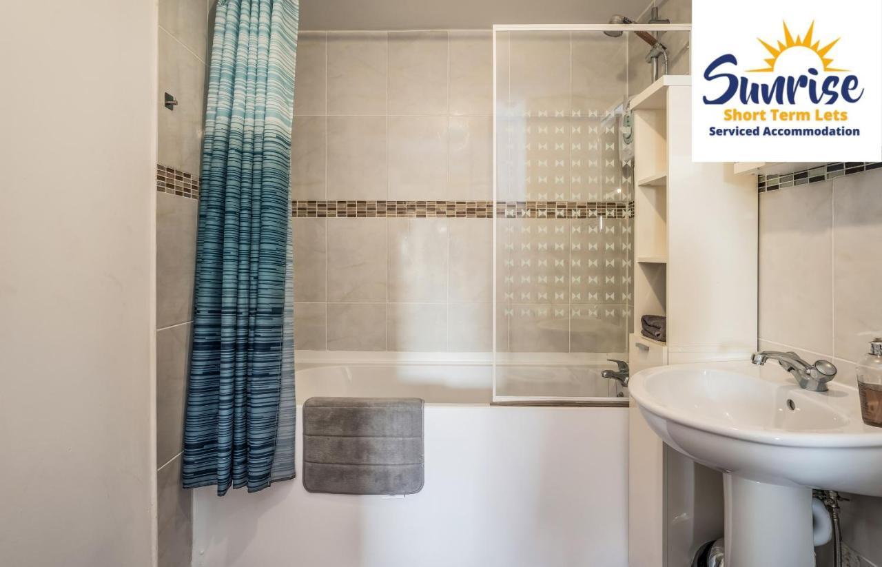 The Law, Has 4 Rooms With Tvs, 2 Bathrooms, Central, Free Parking, Fully Equipped, Contractor And Trades Favourite, 5 Mins To Centre - Long Stays, Invoice And Reduced Price Are Only Via Sunrise Short Lets Dundee Extérieur photo