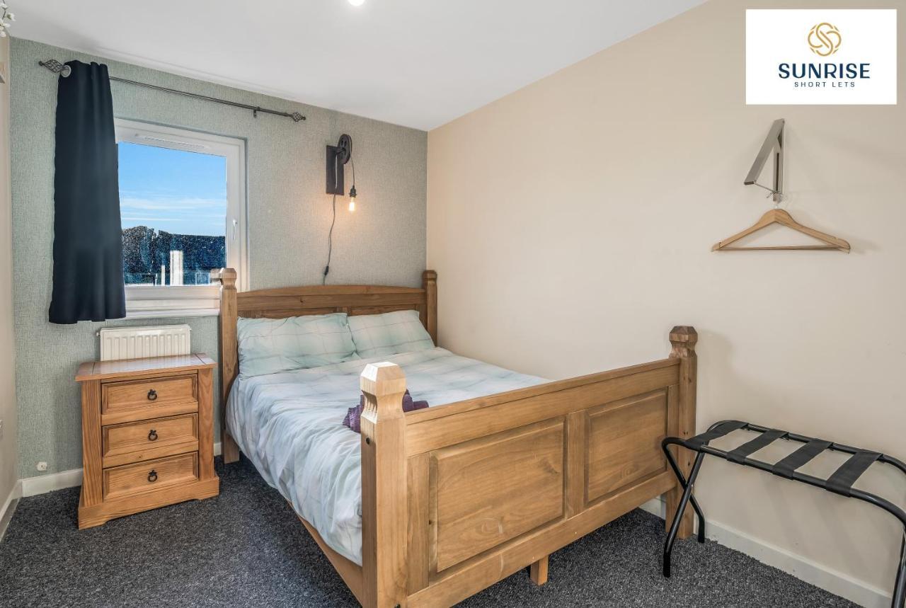 The Law, Has 4 Rooms With Tvs, 2 Bathrooms, Central, Free Parking, Fully Equipped, Contractor And Trades Favourite, 5 Mins To Centre - Long Stays, Invoice And Reduced Price Are Only Via Sunrise Short Lets Dundee Extérieur photo