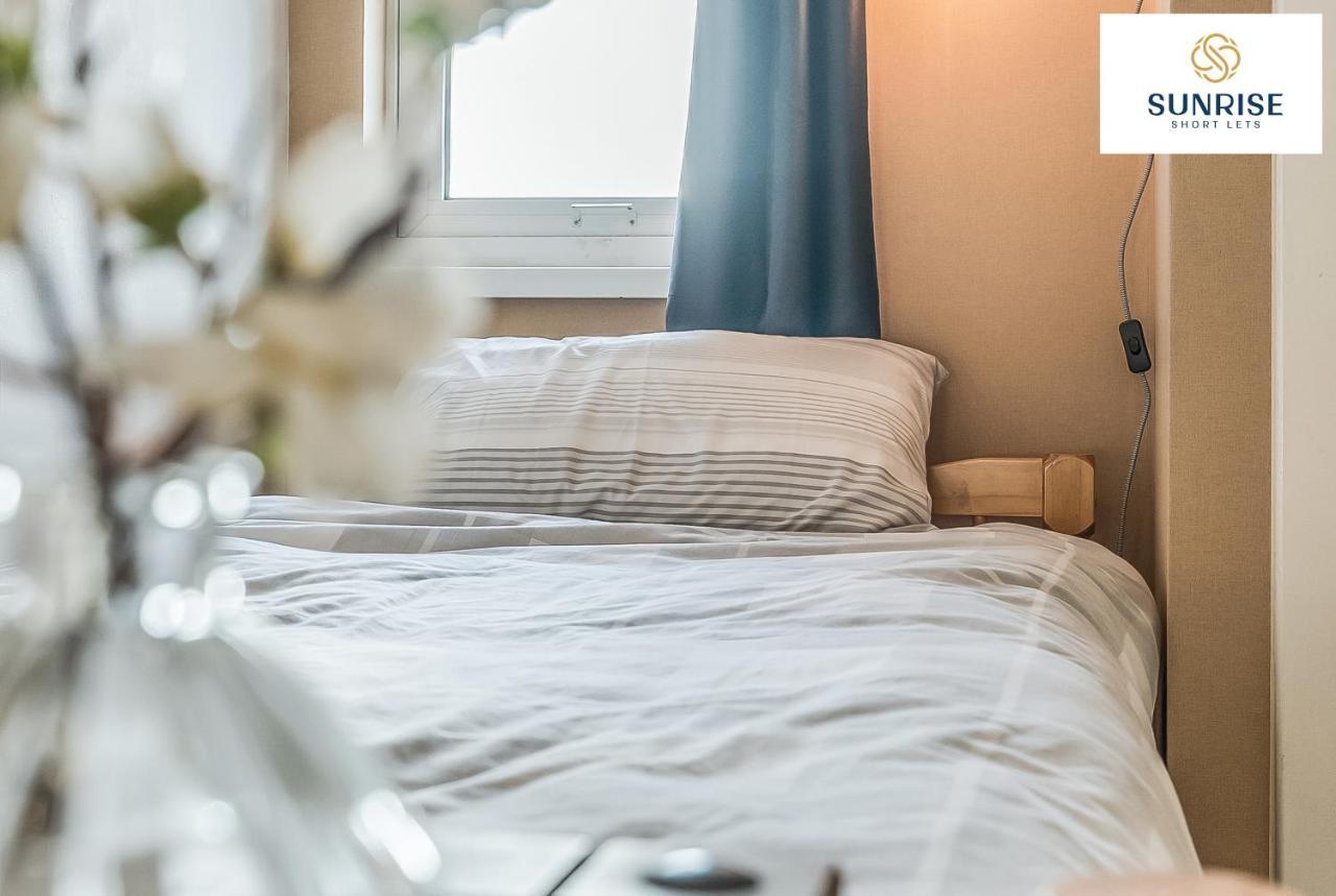 The Law, Has 4 Rooms With Tvs, 2 Bathrooms, Central, Free Parking, Fully Equipped, Contractor And Trades Favourite, 5 Mins To Centre - Long Stays, Invoice And Reduced Price Are Only Via Sunrise Short Lets Dundee Extérieur photo