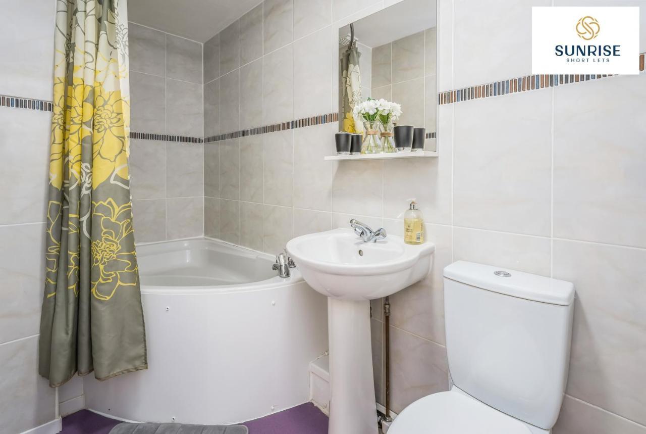 The Law, Has 4 Rooms With Tvs, 2 Bathrooms, Central, Free Parking, Fully Equipped, Contractor And Trades Favourite, 5 Mins To Centre - Long Stays, Invoice And Reduced Price Are Only Via Sunrise Short Lets Dundee Extérieur photo