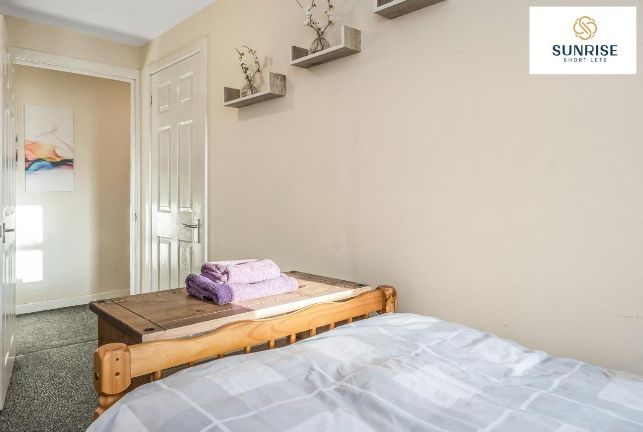 The Law, Has 4 Rooms With Tvs, 2 Bathrooms, Central, Free Parking, Fully Equipped, Contractor And Trades Favourite, 5 Mins To Centre - Long Stays, Invoice And Reduced Price Are Only Via Sunrise Short Lets Dundee Extérieur photo