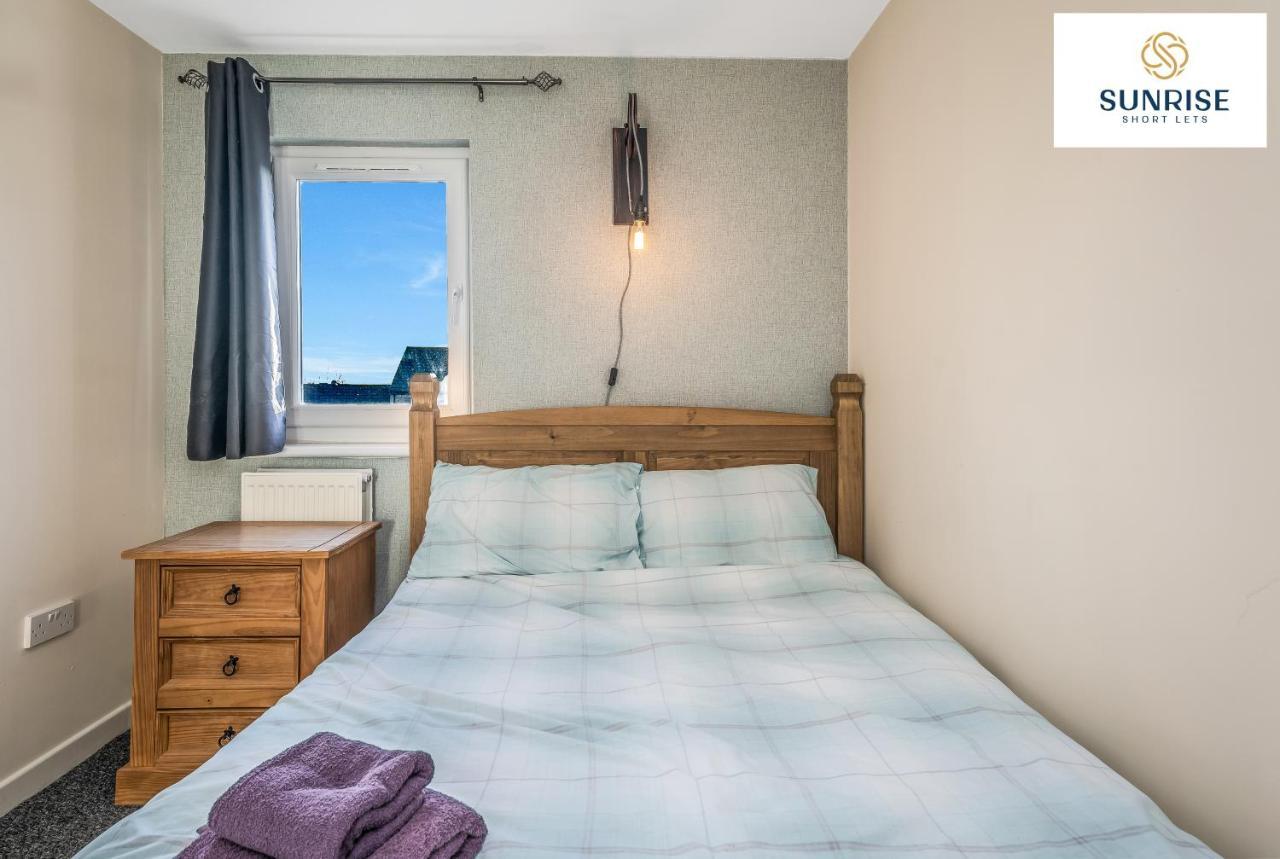 The Law, Has 4 Rooms With Tvs, 2 Bathrooms, Central, Free Parking, Fully Equipped, Contractor And Trades Favourite, 5 Mins To Centre - Long Stays, Invoice And Reduced Price Are Only Via Sunrise Short Lets Dundee Extérieur photo