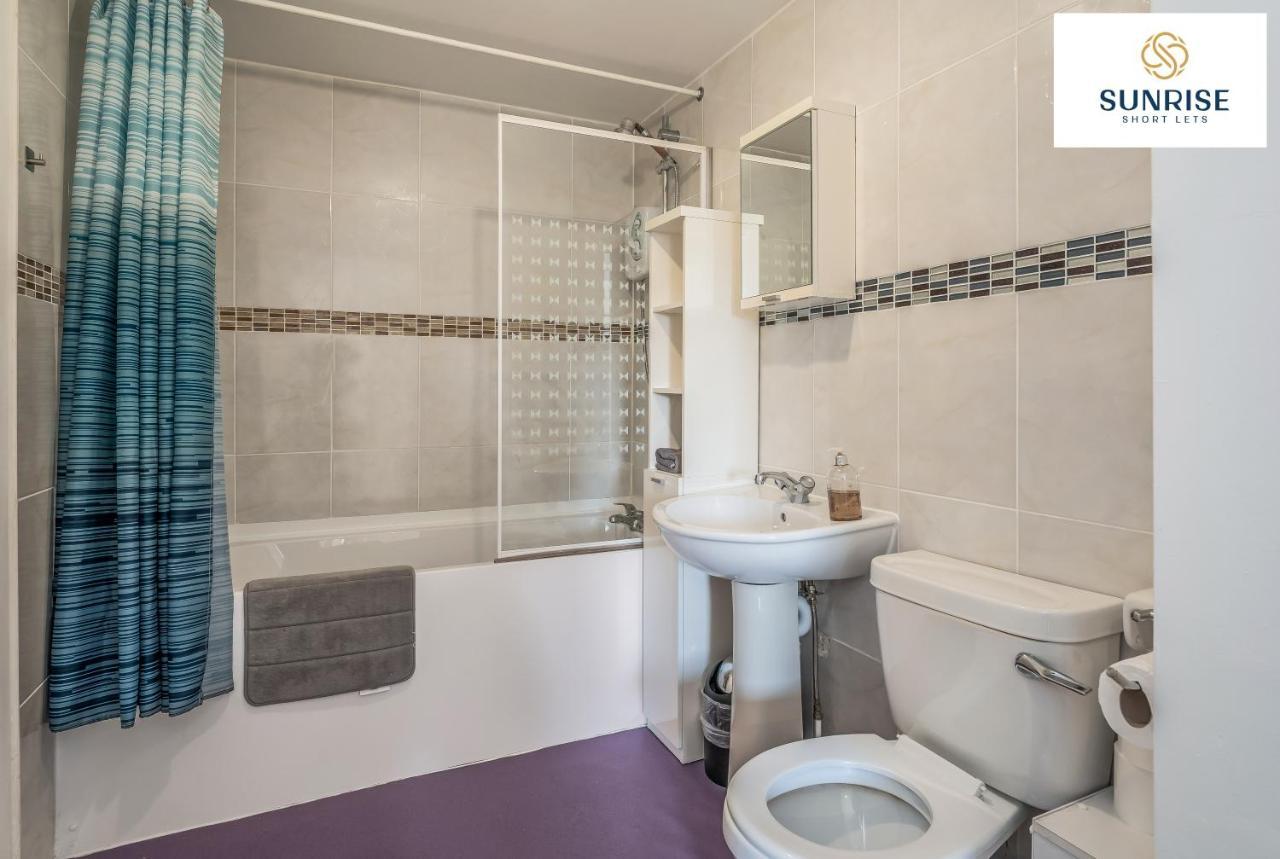 The Law, Has 4 Rooms With Tvs, 2 Bathrooms, Central, Free Parking, Fully Equipped, Contractor And Trades Favourite, 5 Mins To Centre - Long Stays, Invoice And Reduced Price Are Only Via Sunrise Short Lets Dundee Extérieur photo