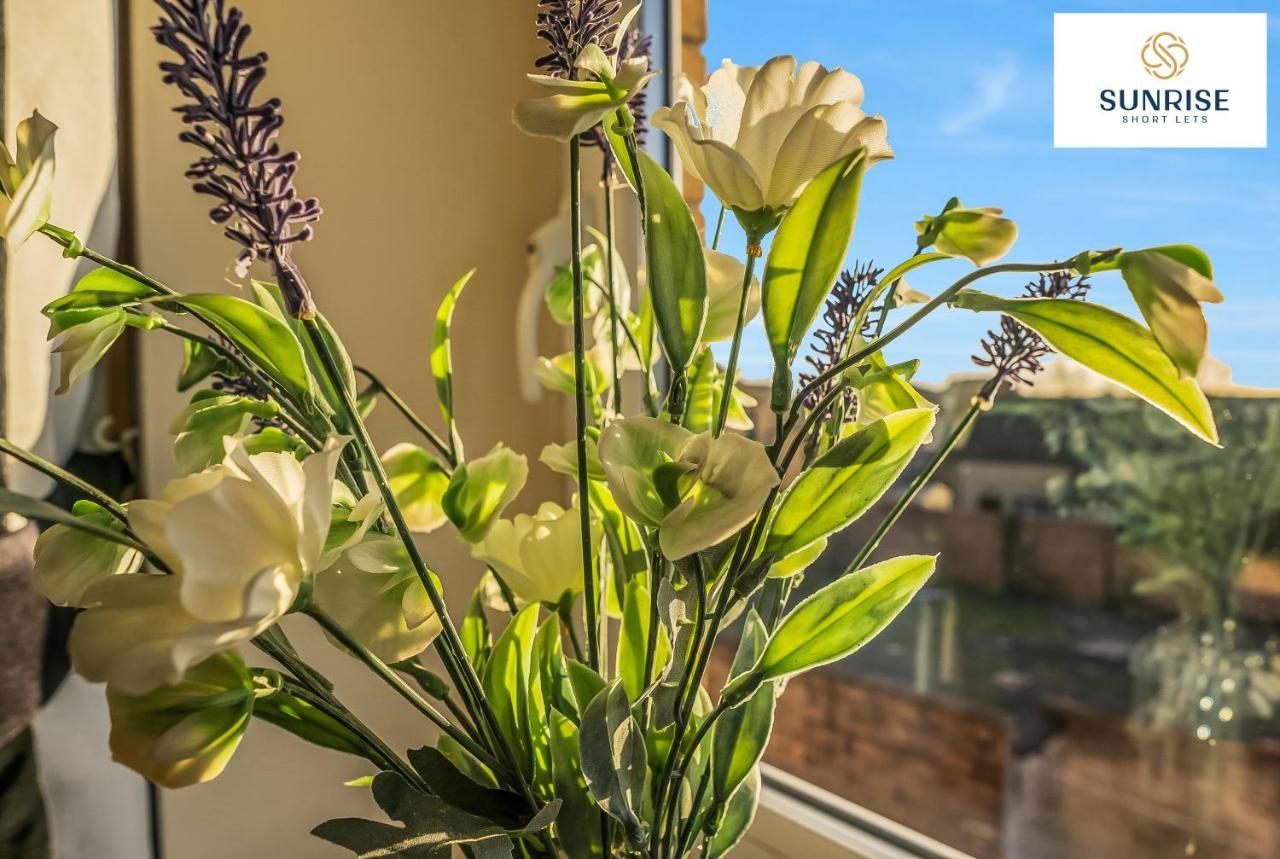 The Law, Has 4 Rooms With Tvs, 2 Bathrooms, Central, Free Parking, Fully Equipped, Contractor And Trades Favourite, 5 Mins To Centre - Long Stays, Invoice And Reduced Price Are Only Via Sunrise Short Lets Dundee Extérieur photo