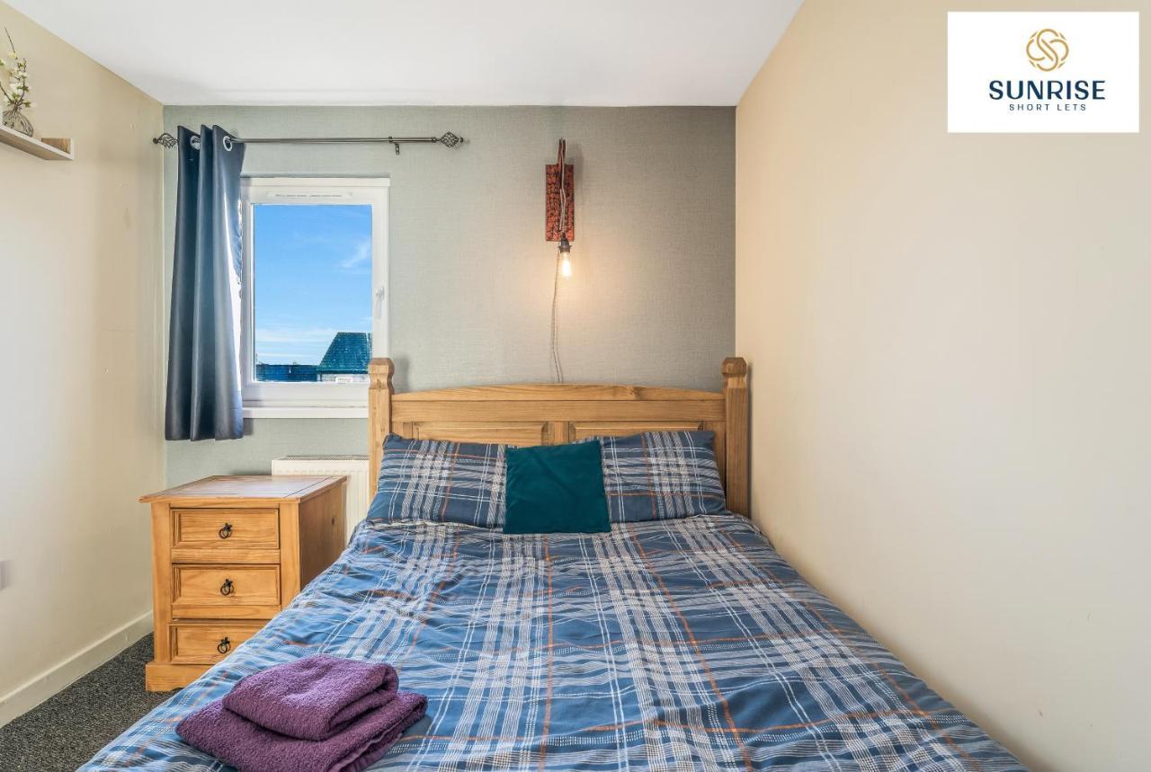 The Law, Has 4 Rooms With Tvs, 2 Bathrooms, Central, Free Parking, Fully Equipped, Contractor And Trades Favourite, 5 Mins To Centre - Long Stays, Invoice And Reduced Price Are Only Via Sunrise Short Lets Dundee Extérieur photo