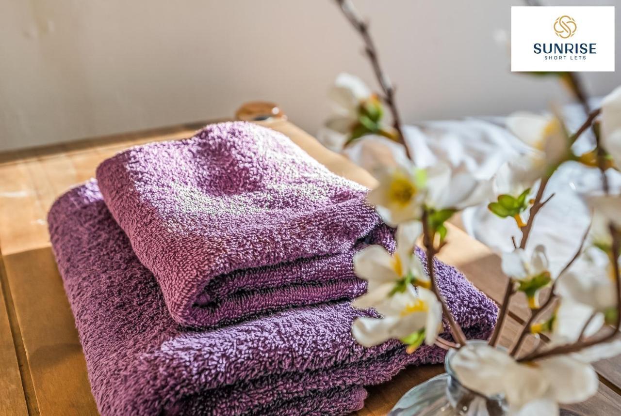 The Law, Has 4 Rooms With Tvs, 2 Bathrooms, Central, Free Parking, Fully Equipped, Contractor And Trades Favourite, 5 Mins To Centre - Long Stays, Invoice And Reduced Price Are Only Via Sunrise Short Lets Dundee Extérieur photo