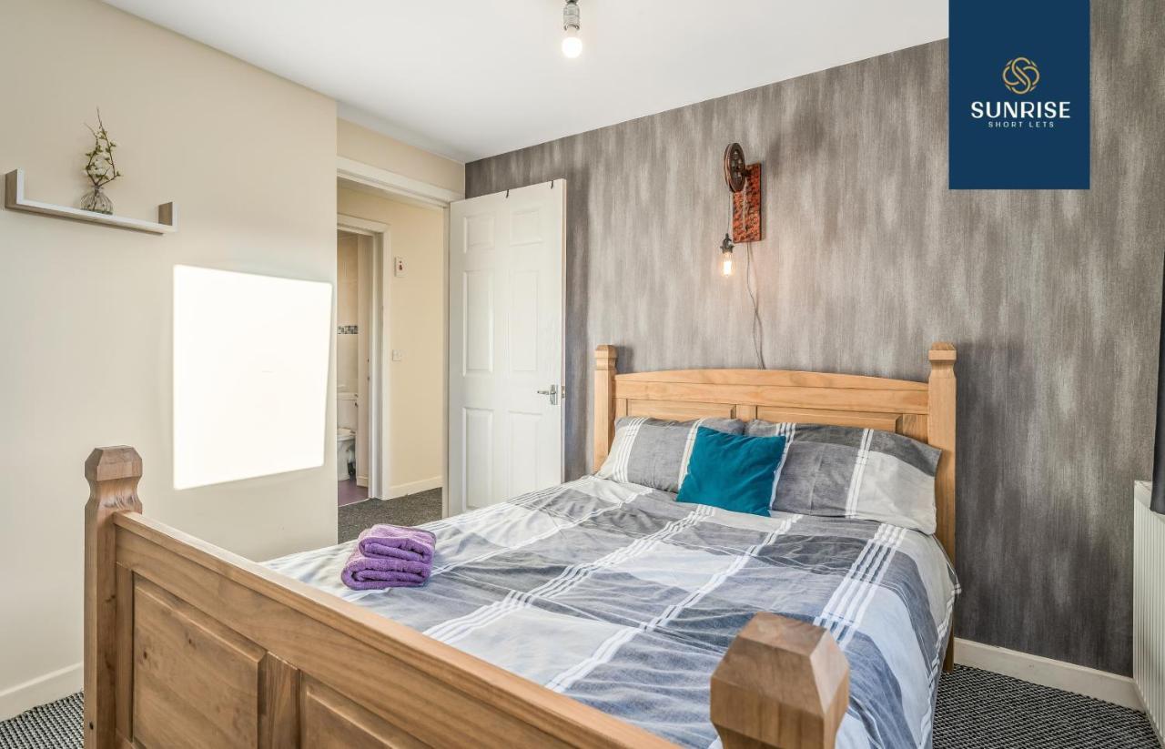 The Law, Has 4 Rooms With Tvs, 2 Bathrooms, Central, Free Parking, Fully Equipped, Contractor And Trades Favourite, 5 Mins To Centre - Long Stays, Invoice And Reduced Price Are Only Via Sunrise Short Lets Dundee Extérieur photo