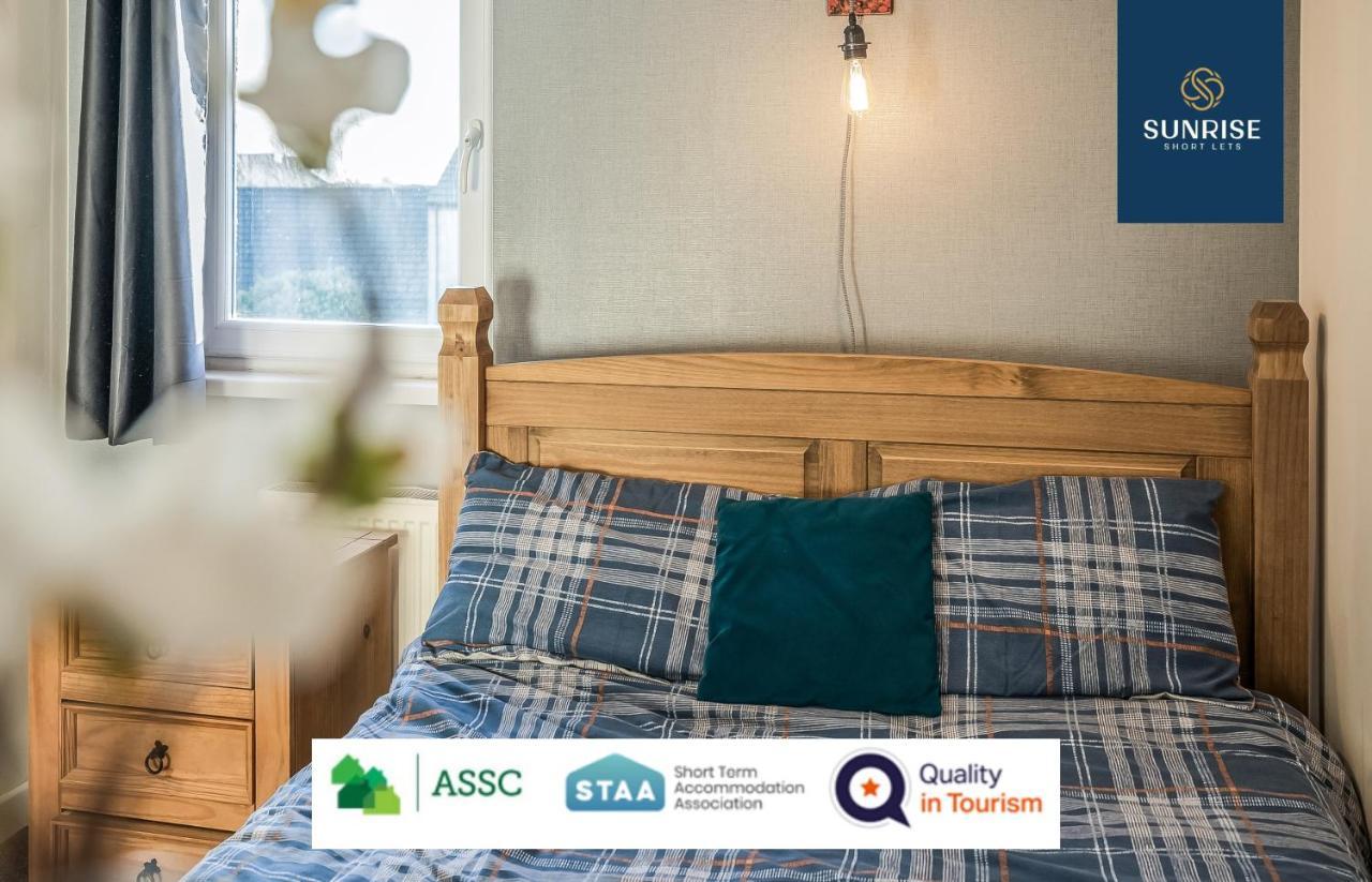 The Law, Has 4 Rooms With Tvs, 2 Bathrooms, Central, Free Parking, Fully Equipped, Contractor And Trades Favourite, 5 Mins To Centre - Long Stays, Invoice And Reduced Price Are Only Via Sunrise Short Lets Dundee Extérieur photo