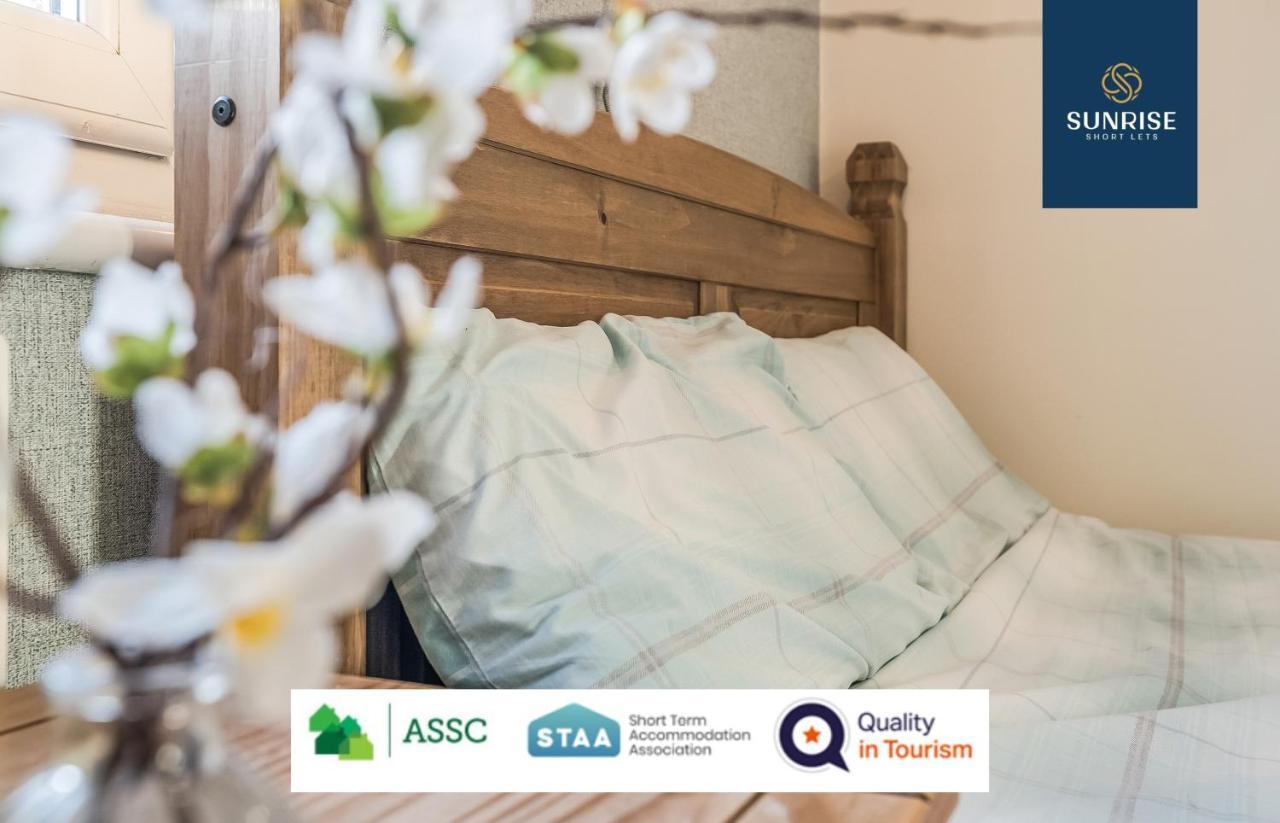 The Law, Has 4 Rooms With Tvs, 2 Bathrooms, Central, Free Parking, Fully Equipped, Contractor And Trades Favourite, 5 Mins To Centre - Long Stays, Invoice And Reduced Price Are Only Via Sunrise Short Lets Dundee Extérieur photo